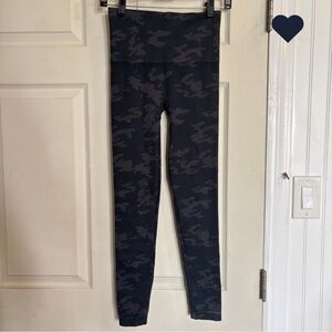 SPANX Medium Camo Leggings Tights High Waisted Rise Look at Me Now